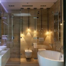 Интерьер ванной комнаты с душевой кабиной - Фото 4